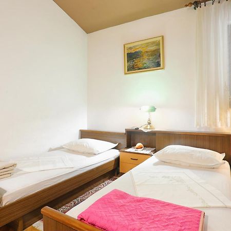Apartments By The Sea Stanici, Omis - 1028 Tice 객실 사진