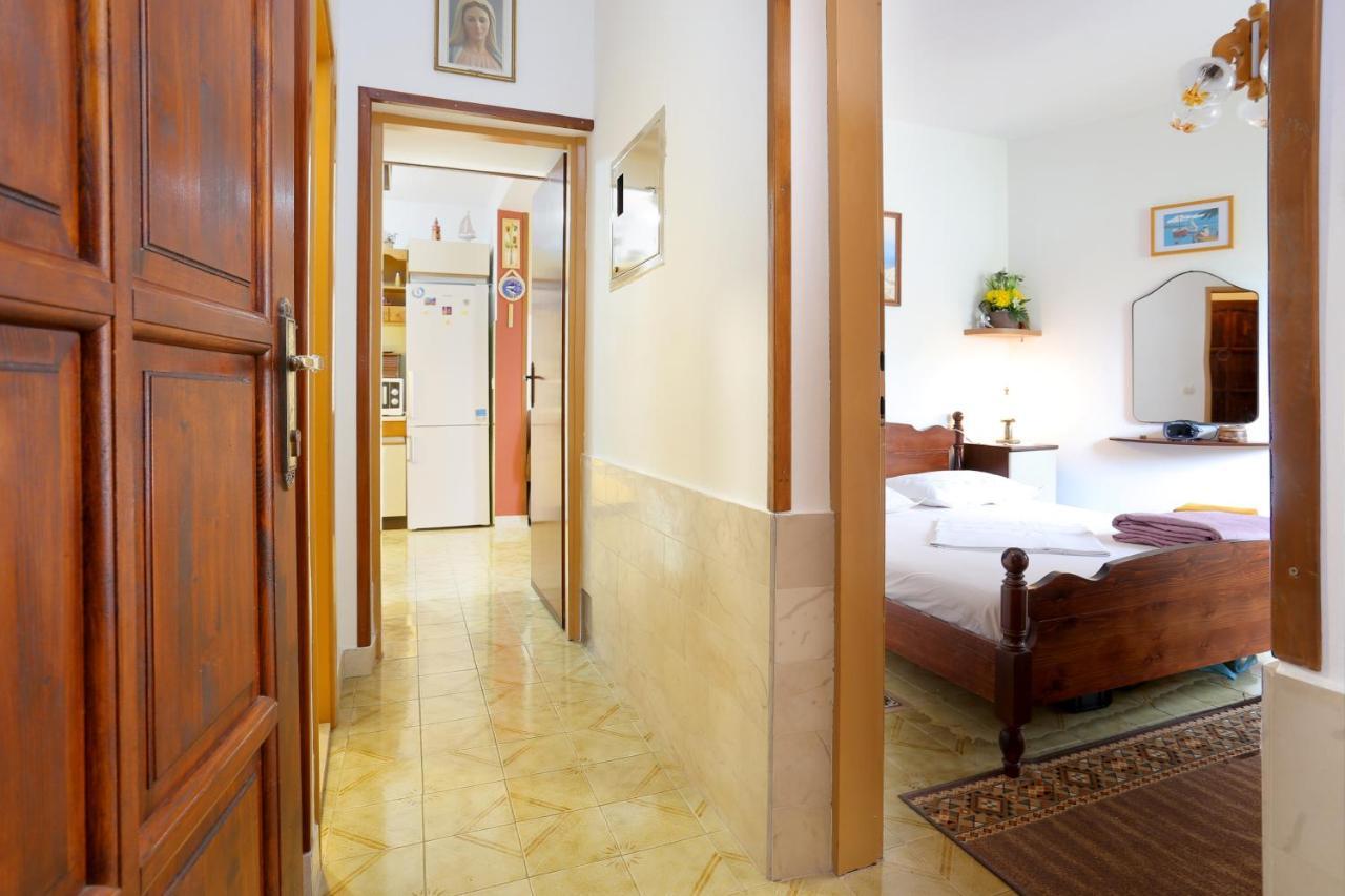 Apartments By The Sea Stanici, Omis - 1028 Tice 외부 사진