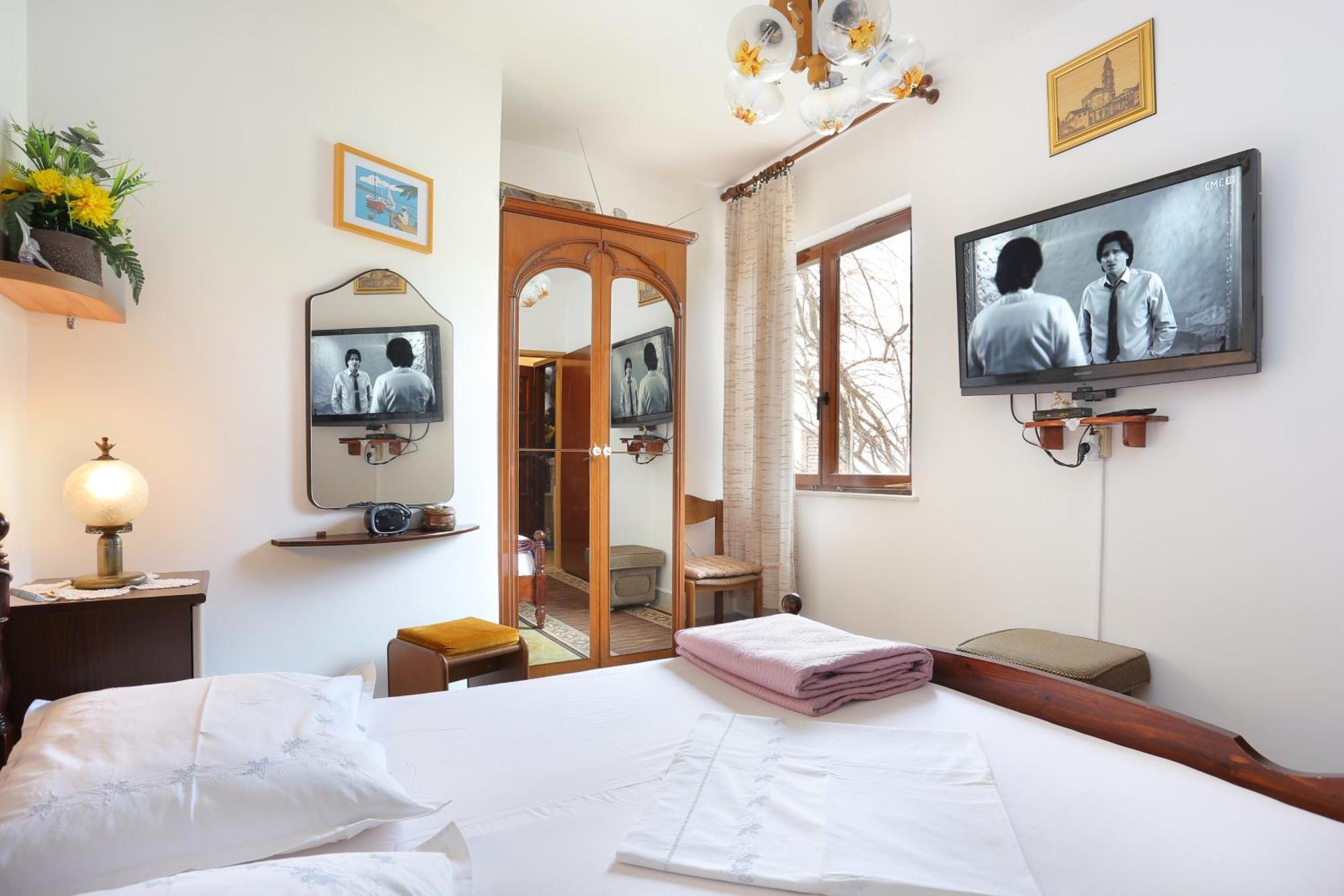 Apartments By The Sea Stanici, Omis - 1028 Tice 객실 사진